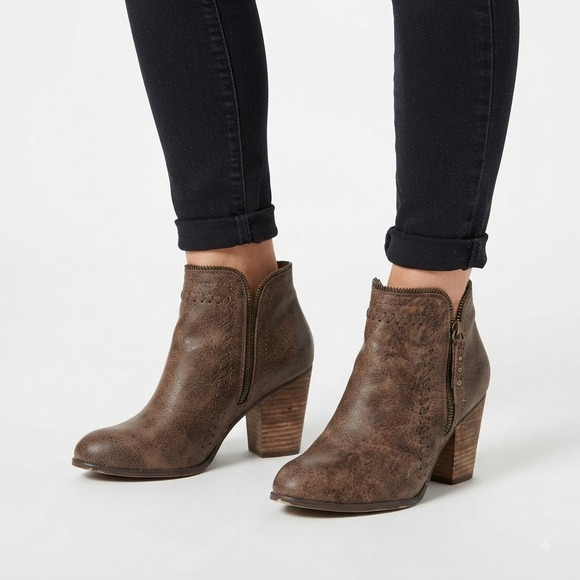 Daisy Fuentes Shoes - Daisy Fuentes Boots Womens 8 Caroline Brown Distressed Ankle Block Heel Stitch